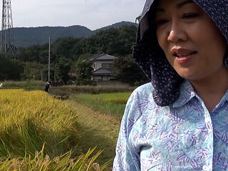 M979g06 Assault Shooting of a Mature Woman While Harvesting Rice! a Nave Country Mature Woman in Her 60S Who Decided to Appear I