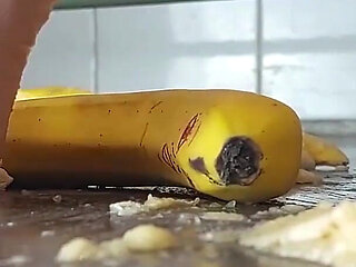 I crush bananas like your dick