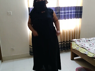 Exchange 500 Rupees From Saudi Street to Fuck Indian 20 Year Old Girl with Huge Boobs to Hotel Room