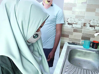 Please don't cum inside my pussy I don't want to be pregnant right now Desi Hijabi xxx