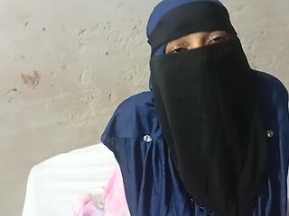Hijabi bhabhi jaan was hungry for dick