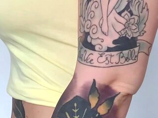 Amateur hottie solo masturbation