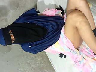 Desi Hijabi Housewife Dearshivani Doggystyle Fuck - Homemade Indian Bhabhi HD