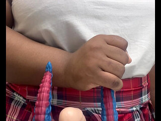 Its Too Small so I Have to Use 1 Hand!