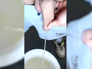 Heavy piss stream letting it fly.