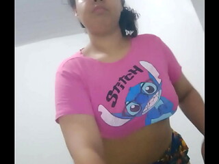 JOGANDO A BUCETINHA NO RITMO DO FUNK