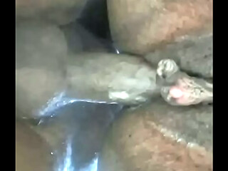 Negro amante transando com a casada da buceta de grelo grande ficando arrombada pro marido.