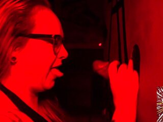 Savanna Smashes The Glory Hole Record In Jaw-dropping Contest With Savanna Star