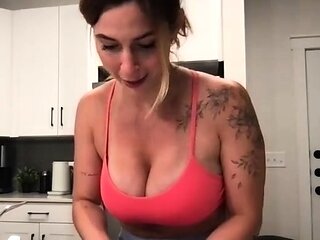 Big boob brunette masturbates on webcam