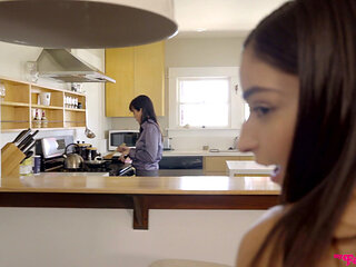 Insatiable Step Sister - S5:e2