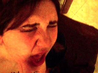 amateur blowjob cumshot finish in her mouth