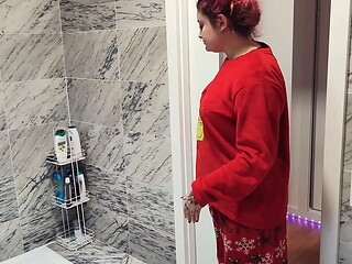 4K PISSING ON MYSELF BEFORE SHOWER IMPOSSIBLE POSITION PEE