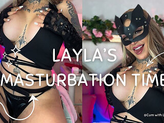 Sexy Masked Kitty Masturbates