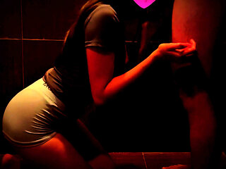 Oun Kitty asked me to have sex in the bathroom and turned off the light She suck my penis like she was eating ice (02 April 26)