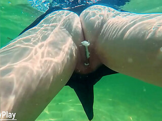 Creampie underwater - Stranger cum inside my pussy on the beach