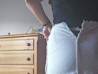 A friend of my husband's texts me to invite me for a drink. I disguise myself to provoke him. We'll see...