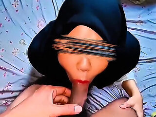 indonesian Hijab whore doing Blowjob and get her pussy shoved by Asian Dick