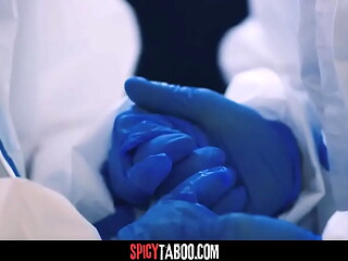 Two medical workers fuck during the pandemic