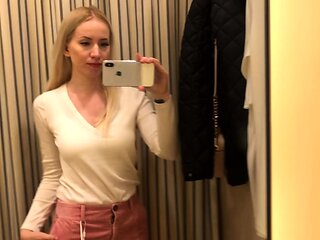 amateur blonde solo webcam