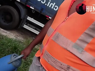 ESPERANDO CARREGAR O CAMINHAO E BATENDO UMA