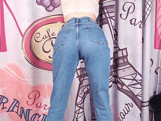 Eva Peed in Her Jeans, Made Them Wet