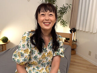 Climax Sex That Explodes the Joy of a Woman on the Phallus for the First Time in 20 Years and Writhes