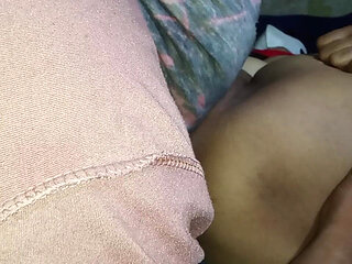 My Friend's Wife's Pussy Was Licked Until She Squirted in the Closet