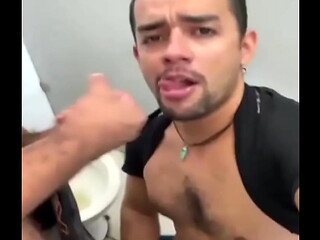 A carinha dele com minha pica na boca &eacute_ a coisa mais linda He looks so cute with cock on his month
