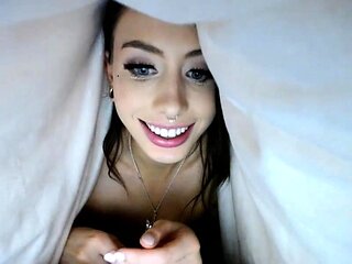 PUSSY BABE BRUNETTE masturbating