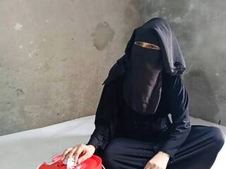 Desi Muslim Bhabhi Hard Fucked by Electrician in Doggy Style - Dearshivani Hot Scene
