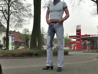 geiljeansboy wetting jeans on public road