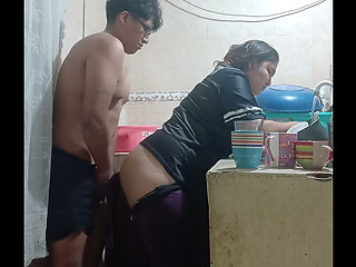 Empleada follada en la cocina, casi nos descubre la esposa de mi patr&oacute_n CDMX
