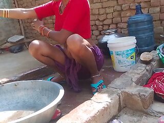 Desi bhabhi Akpk enjoys a refreshing bath and cleans up