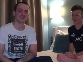 Zacharri fucked bareback by Tiago