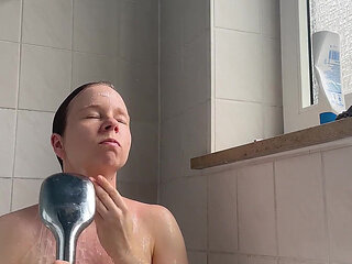 Hot Teen Shaves Her Pussy