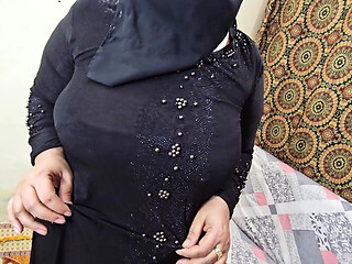 Man From U.s Convinced a Muslim Woman to Show Hairy Armpit
