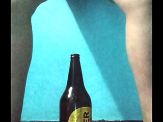 I masturbate richly with a bottle my rich vaginal juices