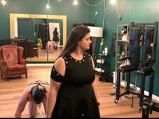 Mature Latex Dominatrix Commands Leashed Naked Slaves
