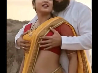 Desi bhabhi saree boobs press romance