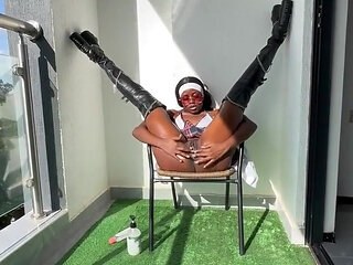 Ebony Thick Gets Gets a Squirting Orgasm