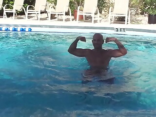 HARDBODY ITALIAN PORNSTAR MAXXX LOADZ SHADOW BOXING IN THE POOL