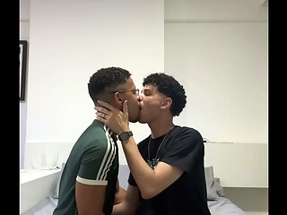 Fudendo o putinho de calcinha