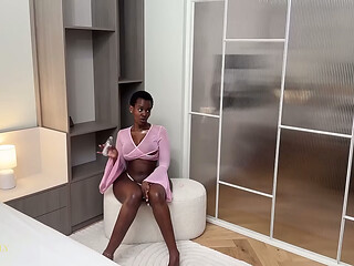 Jucy Big Booty Ebony Oiled Up Begs For No Mercy Fuck