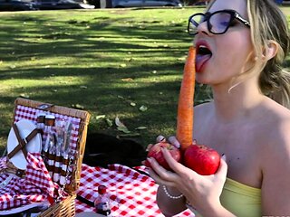 Thickumz-I've Never Fucked a Stranger Before, Bubble Butts