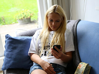 Vanda Lust puts a green toy in her wet little slit