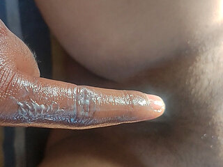 Padosan bhabhi ki chut mein finger dal kar padosan bhabhi ko hot kar diya