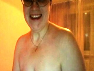Russian Mature Amateur on Webcam