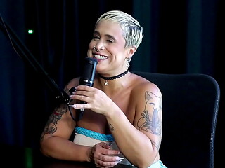 Tem um p&uacute_blico misto, &eacute_ MILF, pegou um que brochou e j&aacute_ passou muita raiva, por isso escolhe suas batalhas - Just Joana (WATCH ON: SHEER/RED)