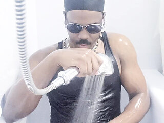 I wash my body in the bath (5) (2025)