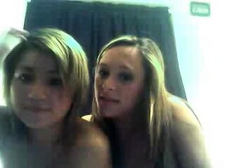 Two Blondes' Amateur Webcam Show